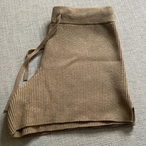 Abercrombie & Fitch Ribbed Lounge Shorts Light Brown - Picture 3 of 6